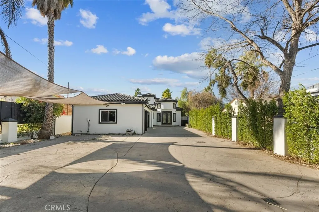 5157 Avenida Oriente, Tarzana, California 91356 home-pic-2